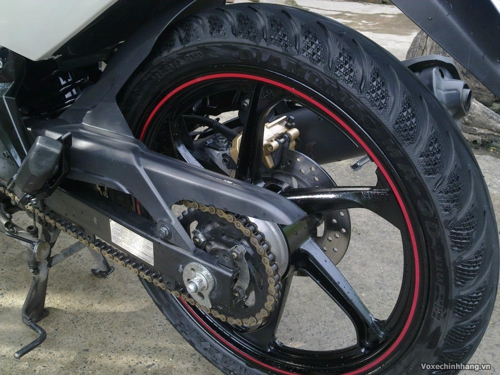 Tại sao vỏ lốp xe máy lại thường là màu đen mà không phải màu nào khác - 2