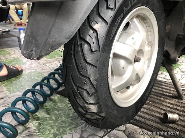 Thay vỏ michelin cho xe honda lead giá bao nhiêu tiền - 4