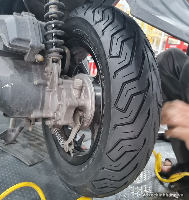Thay vỏ champion cho xe honda scoopy có tốt không giá bao nhiêu - 3