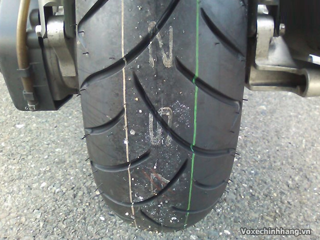 Thay lốp dunlop scoot smart cho xe vespa sprint có bám đường tốt không - 3