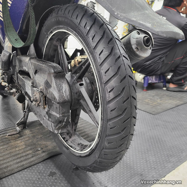 Vỏ sau xe exciter 135 lên vỏ 120 có được không - 3