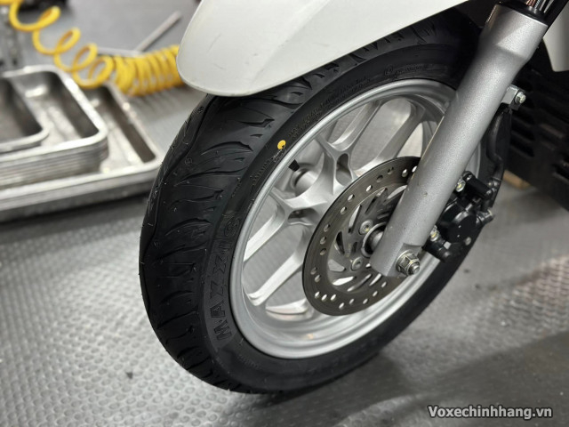 Honda lead thay vỏ maxxis ma-wgv có bám đường tốt không - 3