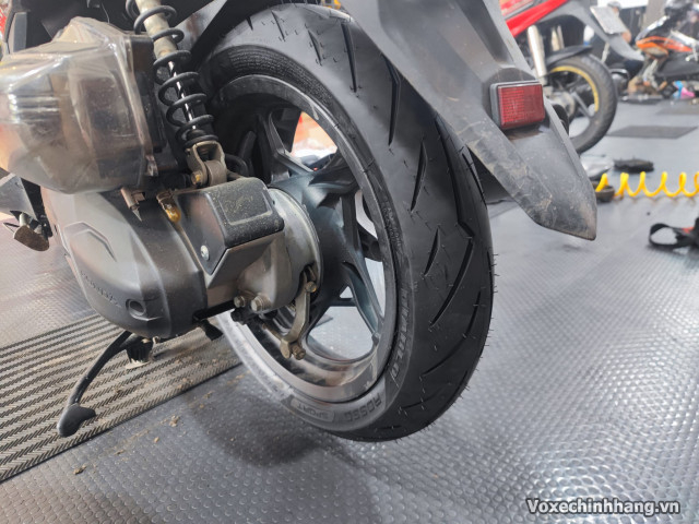 Thay vỏ xe airblade 125 giá bao nhiêu tiền loại nào tốt - 6