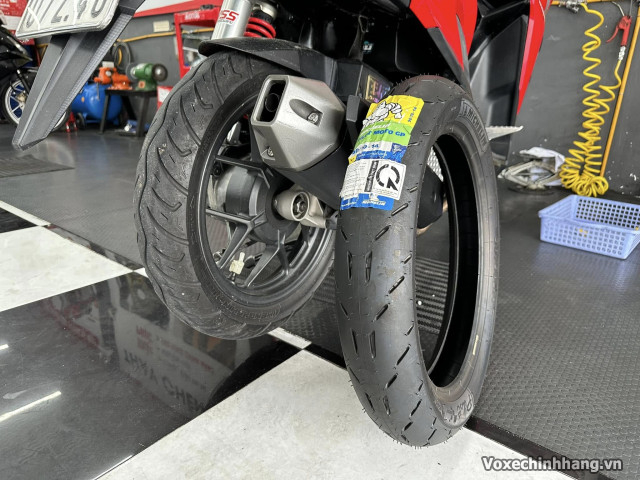 Vỏ xe michelin pilot moto gp sản xuất ở đâu có bám đường tốt không - 4