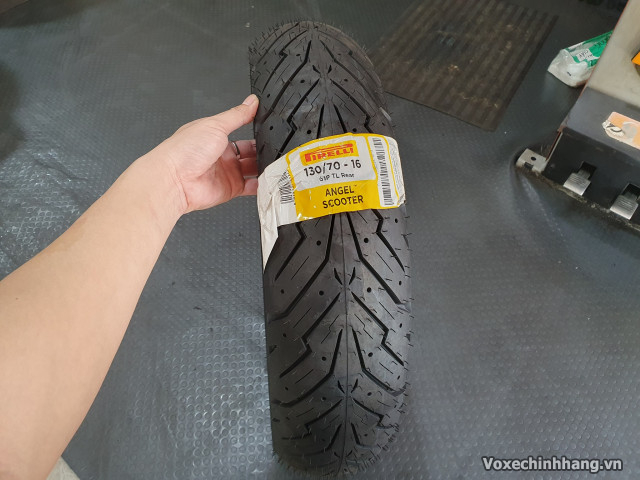 Vỏ xe pirelli 13070-16 angel scooter - 1