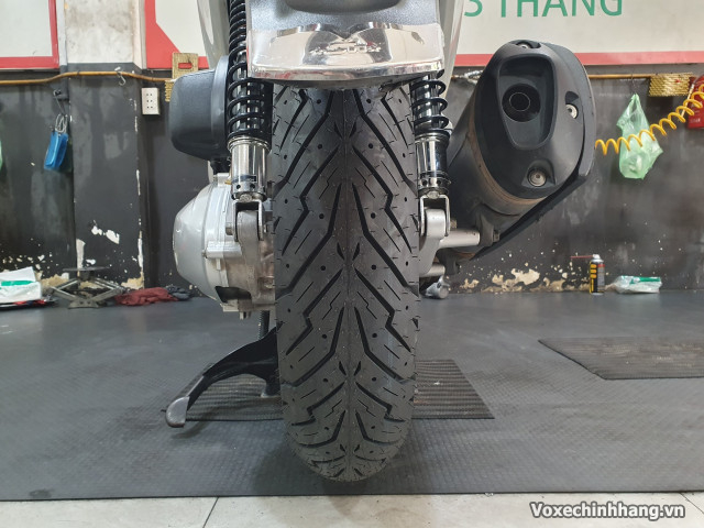 Vỏ xe pirelli angel scooter sản xuất ở đâu có bám đường tốt không - 7
