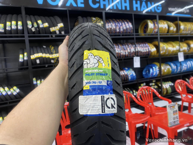 Vỏ xe michelin pilot street 2 13070-17 - 1