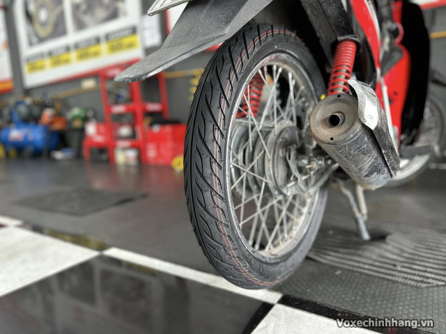 Sirius thay vỏ xe maxxis gai xương cá có bám đường tốt không - 3