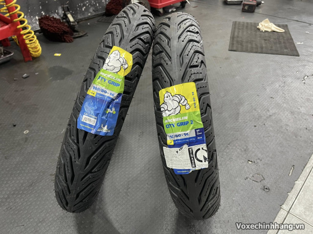 Piaggio medley s thay vỏ michelin city grip 2 có bám đường tốt không - 2