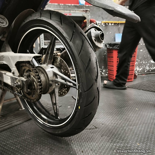 Exciter 135 thay vỏ maxxis victra m0098ct có bám đường tốt không - 2