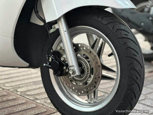 Vỏ chống trượt cho xe điện vento s đi an toàn trong mùa mưa đến - 2