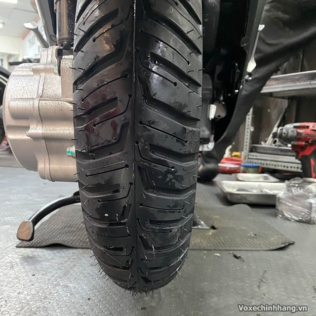 Xe điện era e1 thay vỏ michelin city extra có bám đường tốt không - 3