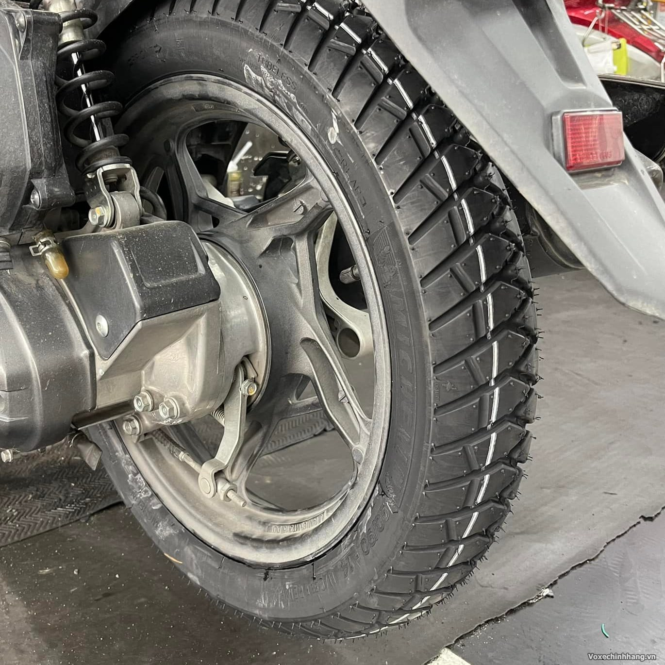 Vỏ Michelin Anakee Street 90/90-14