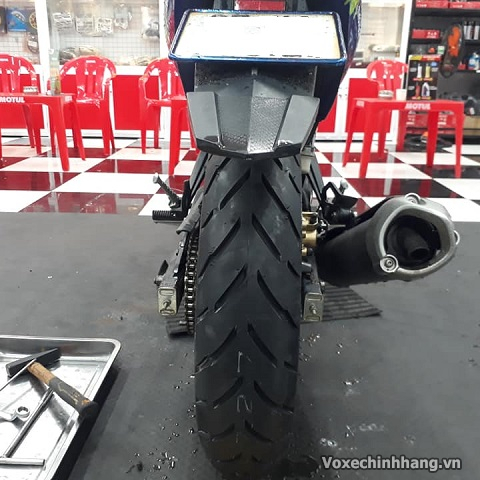 Vỏ xe Dunlop 130/70-17 D102A