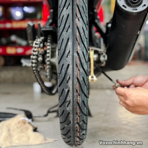 Vỏ xe Maxxis 80/90-17 gai M6002