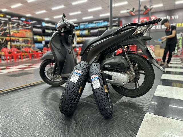 Thay vỏ Maxxis CT1 cho SH 160i-125i có tốt không? Giá bao nhiêu?