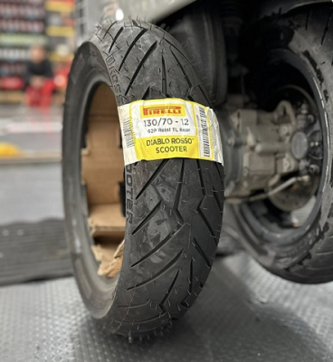 Vỏ xe Pirelli 130/70-12 Diablo Rosso Scooter