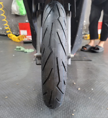 Vỏ xe Pirelli 70/90-14 Diablo Rosso Sport