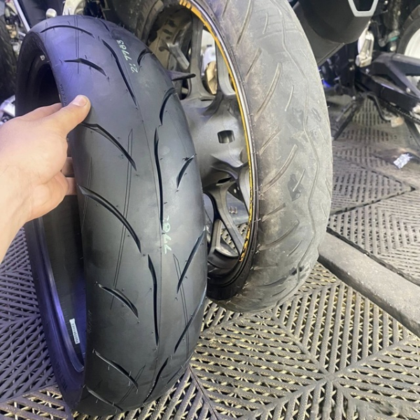 Vỏ xe Maxxis Victra 120/70-17 M0098CT