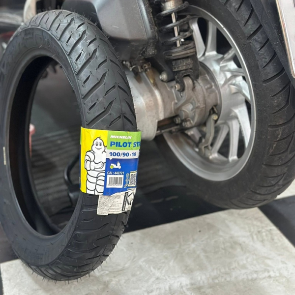 Vỏ Michelin Pilot Street 2 100/90-14