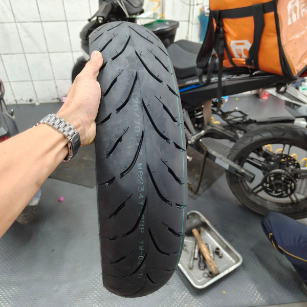 Vỏ xe Maxxis 120/70-17 gai M6234